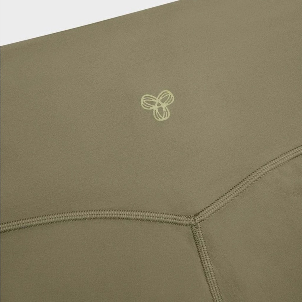 ARITZIA Golden Butter Shorts. Sold out color. Size 6. NWT! - Picture 3 of 3
